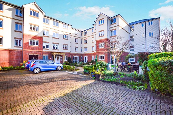 1 Bedroom Flat To Rent In Grove Road, Woking, Surrey, GU21