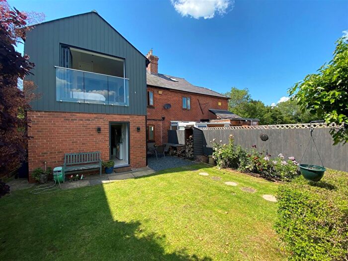 3 Bedroom Semi-Detached House For Sale In Tewkesbury Road, Longford, GL2