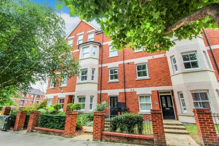 2 Bedroom Apartment To Rent In De Montfort Place, Bedford, MK40