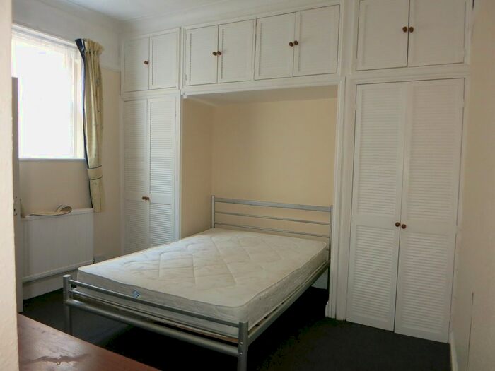 1 Bedroom Flat To Rent In Ewell Road, Surbiton, KT6
