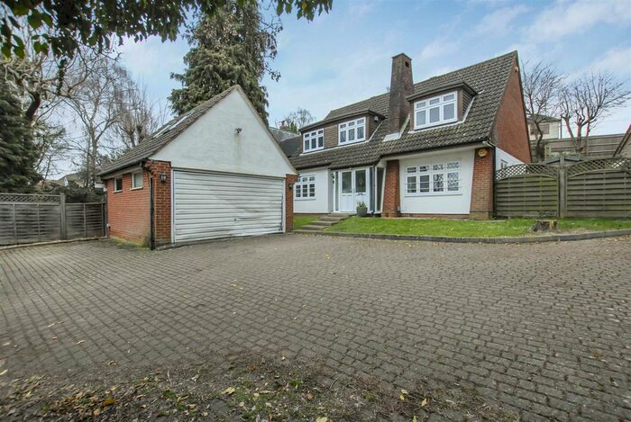 4 Bedroom Detached House For Sale In Old Watford Road, Bricket Wood, St. Albans, AL2