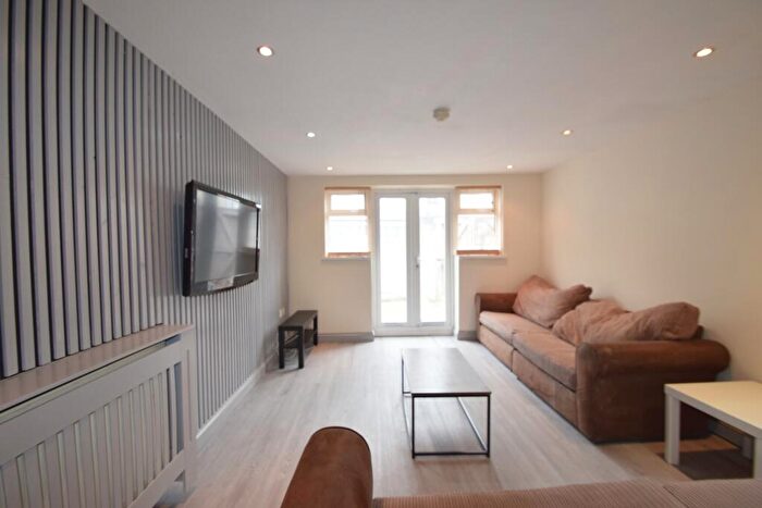 7 Bedroom House To Rent In North Road, Cardiff, CF10