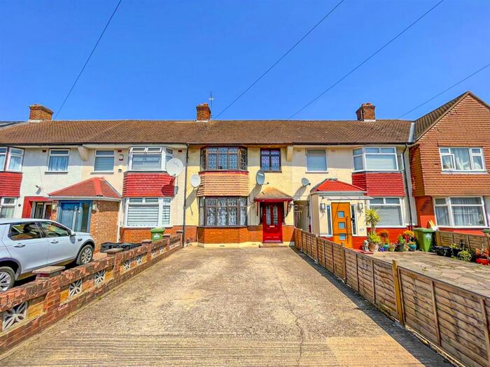 3 Bedroom Terraced House To Rent In Ruthven Avenue, Waltham Cross, EN8