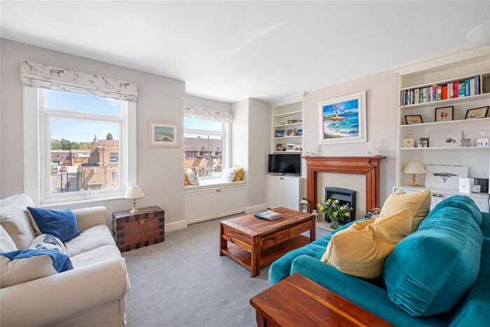 3 Bedroom Maisonette To Rent In Merton Road, London, SW18