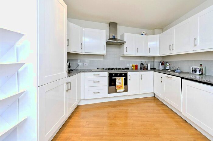 2 Bedroom Flat To Rent In Furley Road, London, SE15
