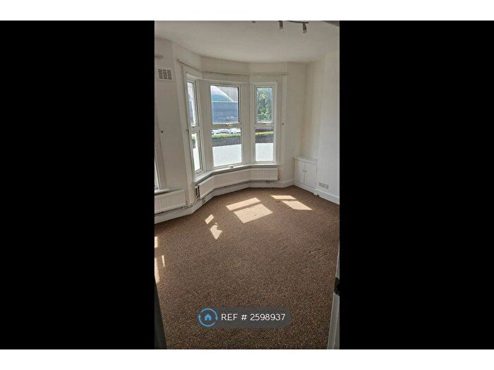 2 Bedroom Flat To Rent In Townmead Road, London, SW6