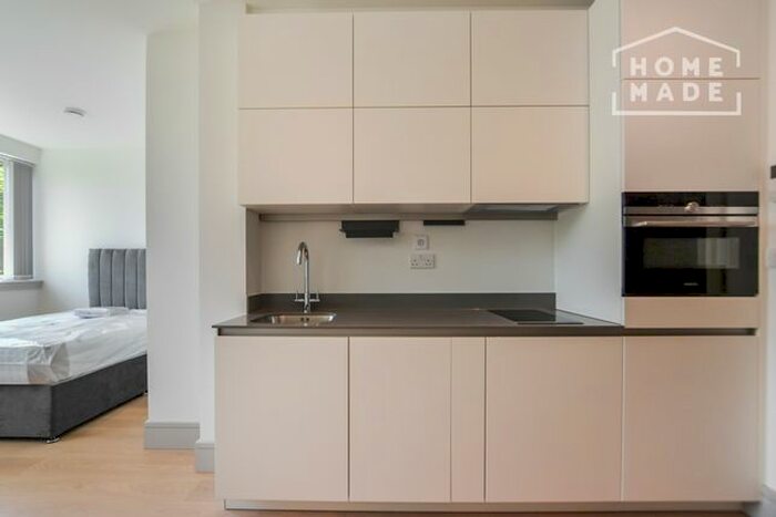 Studio To Rent In Coomb House, Isleworth, TW7