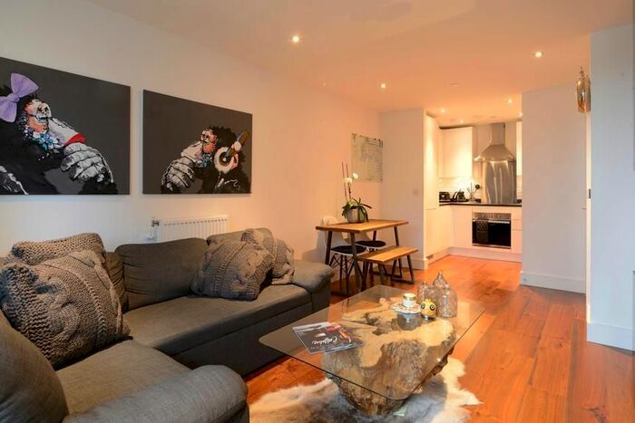 1 Bedroom Flat For Sale In Duckman Tower, Lincoln Plaza, London, E14