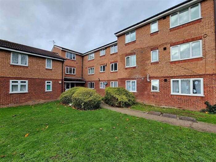 1 Bedroom Flat For Sale In Express Drive, Ilford, IG3