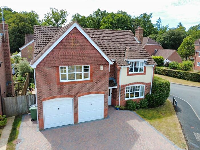 5 Bedroom Detached House For Sale In Spa Meadow Close, Newbury, RG19