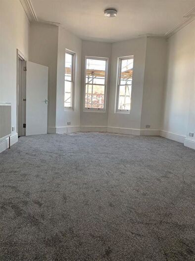 1 Bedroom Flat To Rent In Flat, Russell Terrace, Leamington Spa, CV31