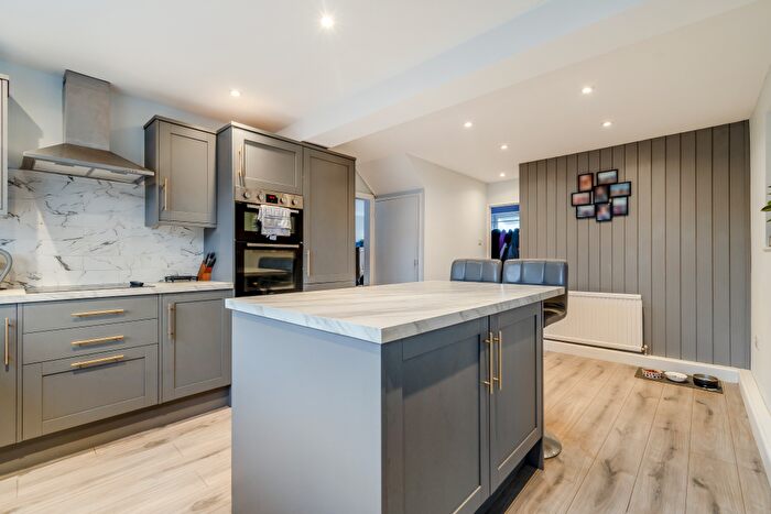 4 Bedroom Semi-detached House For Sale In Maple Road, Bicester, OX26