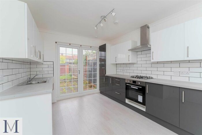 5 Bedroom Terraced House To Rent In Sunnycroft Road, Southall, UB1