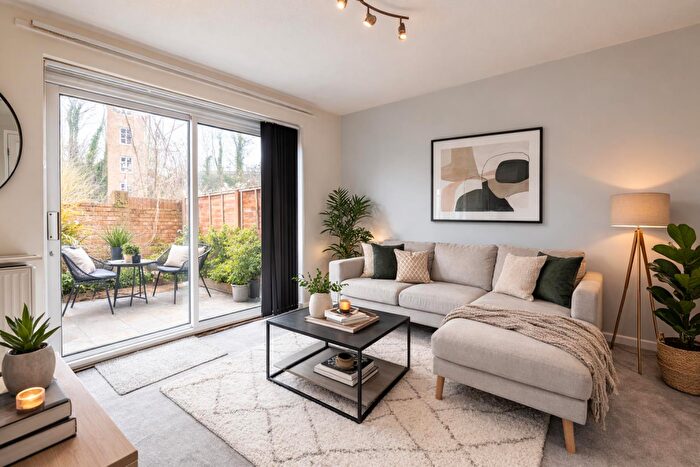 1 Bedroom Flat For Sale In Gordon Close, Haywards Heath, RH16