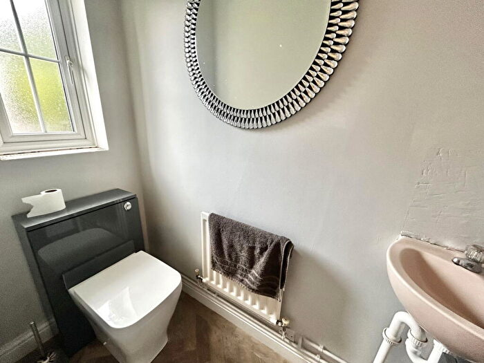 4 Bedroom Detached House For Sale In Chadstone Close, Monkspath, B90