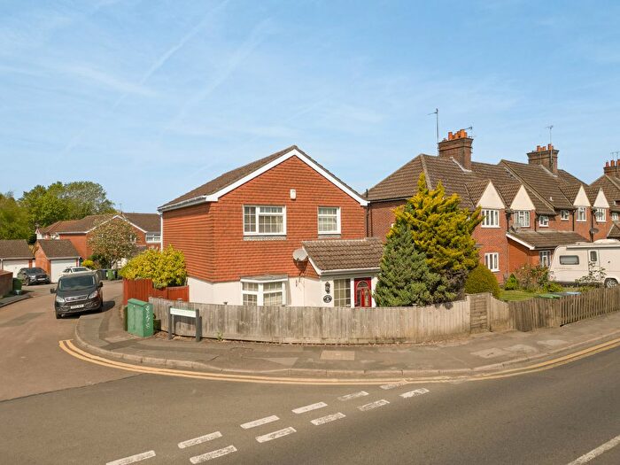 3 Bedroom Detached House For Sale In Pheasant Close, Tring, HP23