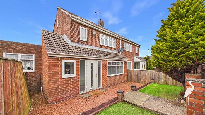 3 Bedroom Semi Detached House For Sale In Caernarvon Drive, East Herrington, Sunderland, SR3