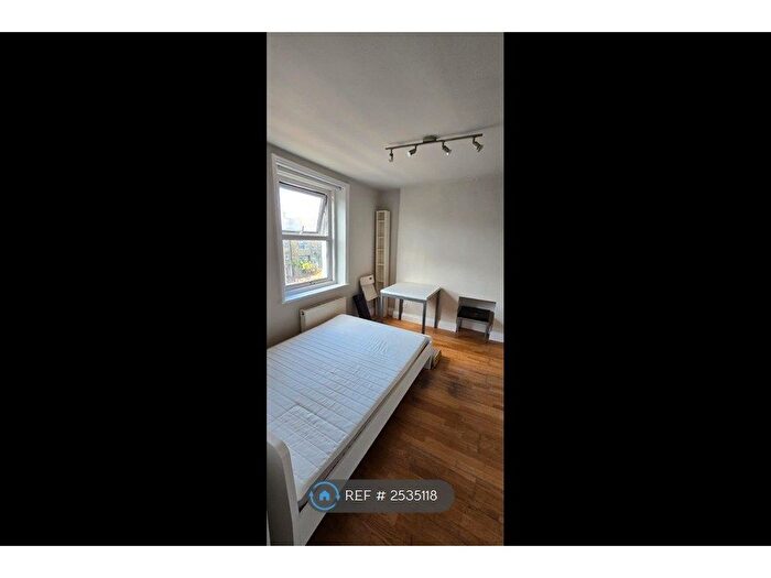 Studio To Rent In Barons Court Road, London, W14