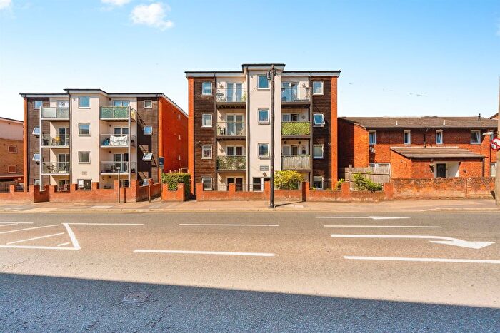 2 Bedroom Flat For Sale In Whippendell Road, Watford, WD18