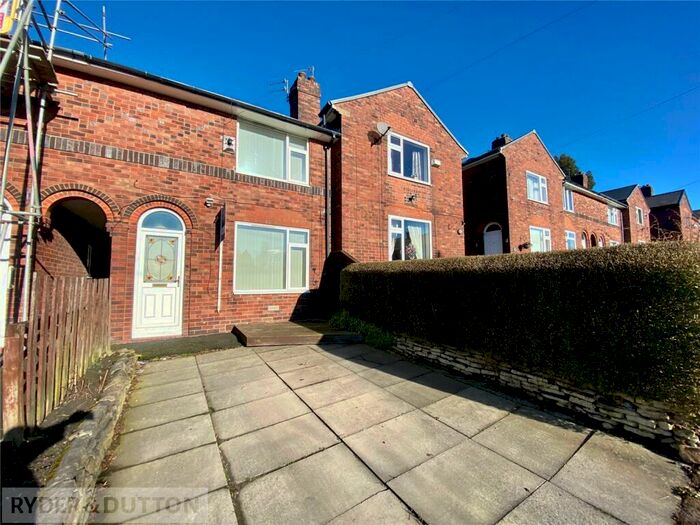 2 Bedroom Town House To Rent In Rothesay Road, Derker, Oldham, OL1