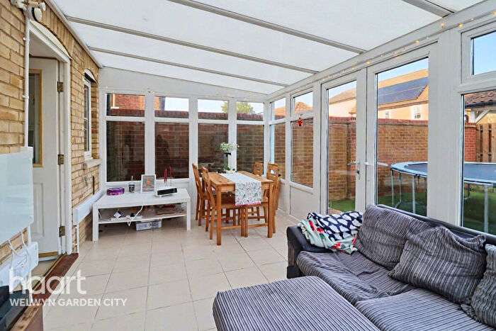 5 Bedroom End Of Terrace House For Sale In Fillingham Way, Hatfield, AL10