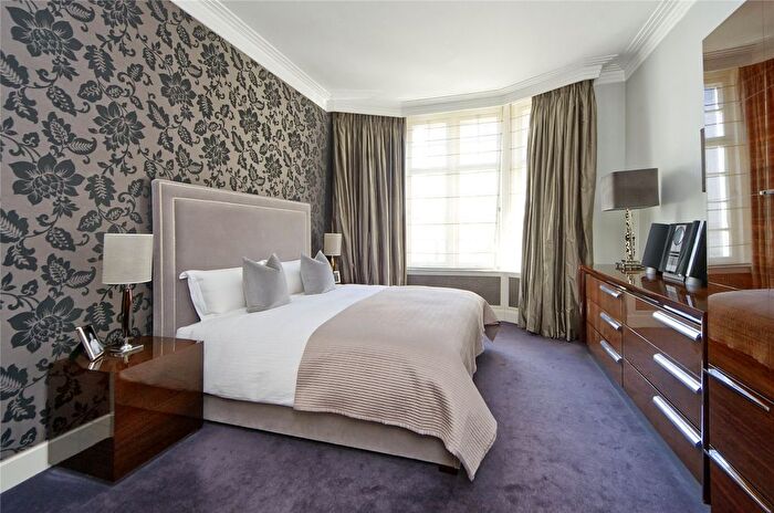 1 Bedroom Flat For Sale In Herbert Crescent, London, SW1X