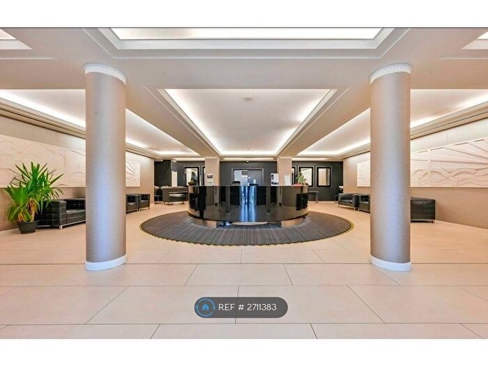 2 Bedroom Flat To Rent In Great West Road, Brentford, TW8