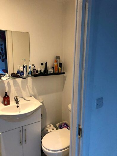 Studio To Rent In The Burroughs, London, NW4