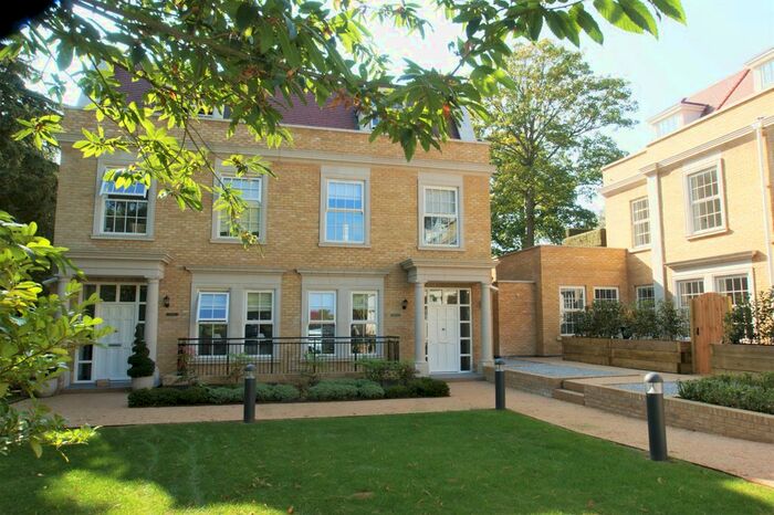 4 Bedroom Semi-Detached House To Rent In Brooklands Road, Weybridge, KT13