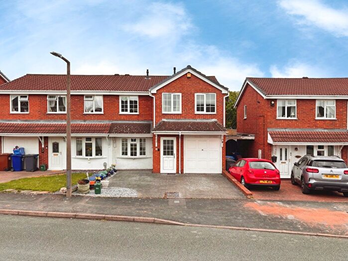 5 Bedroom Semi Detached House For Sale In Harlech Way, Burton-On-Trent, DE13