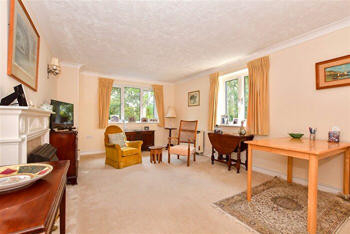 2 Bedroom Flat For Sale In Woodbury Lane, Tenterden, Kent, TN30