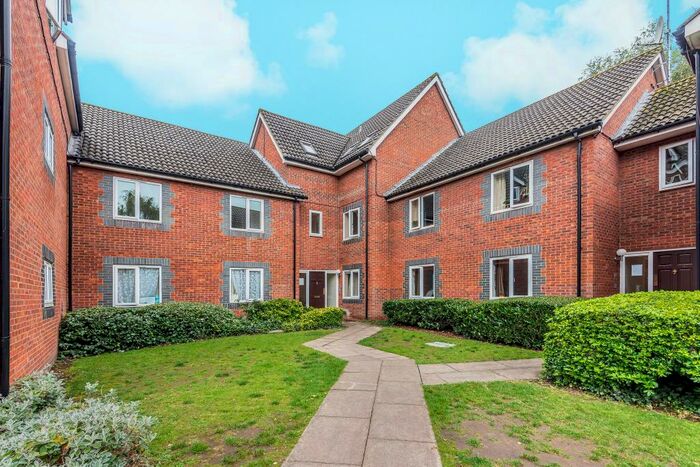2 Bedroom Apartment To Rent In Stratheden Place, Reading, RG1
