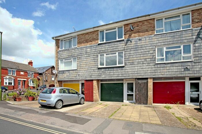3 Bedroom Town House To Rent In Livingstone Road, Horsham, RH13