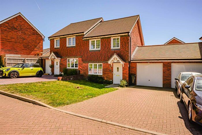 3 Bedroom Semi-Detached House For Sale In Wren Grove, Havant, PO9