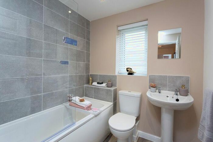 3 Bedroom Detached House To Rent In Model Walk, Creswell, S80