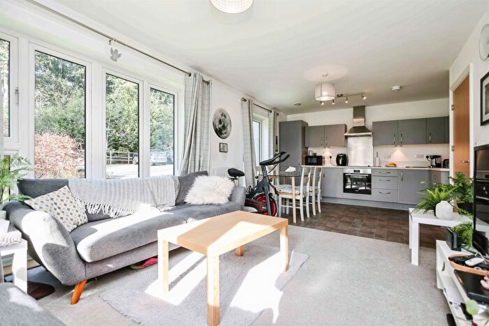 2 Bedroom Flat For Sale In New House Farm Drive, Northfield, Birmingham, B31