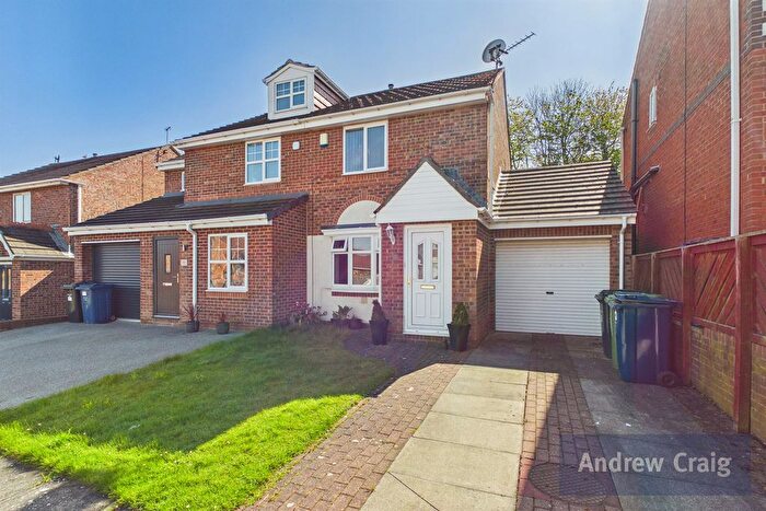 2 Bedroom Semi-detached House For Sale In Beacon Glade, South Shields, NE34