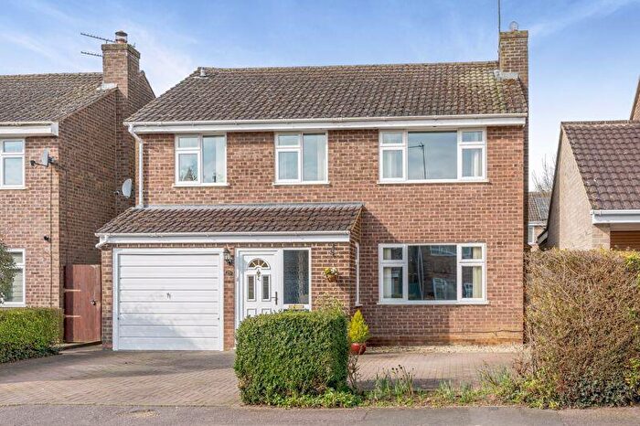 4 Bedroom Detached House For Sale In Lawrence Leys, Bloxham, OX15