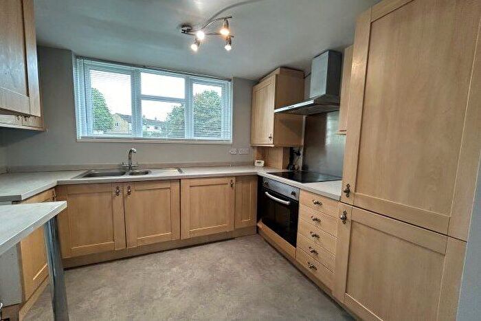 2 Bedroom Flat To Rent In Queens Drive, Swindon, SN3