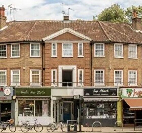 2 Bedroom Flat To Rent In Gunnersbury Lane, London, W3