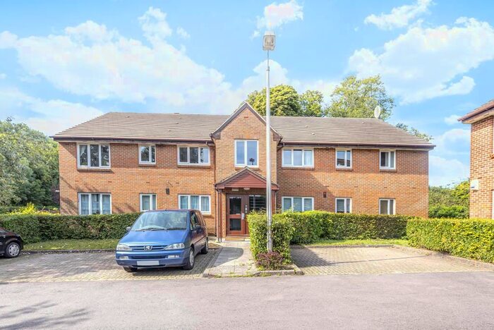 2 Bedroom Flat To Rent In Henley On Thames, Oxfordshire, RG9