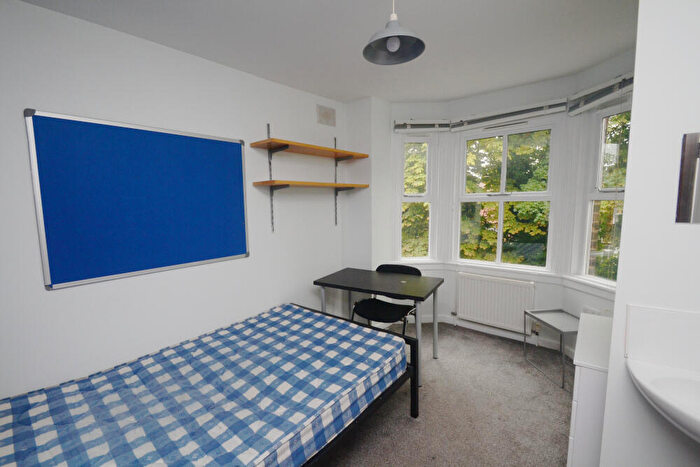 5 Bedroom Flat To Rent In Clifton Avenue, Fallowfield, Manchester, M14