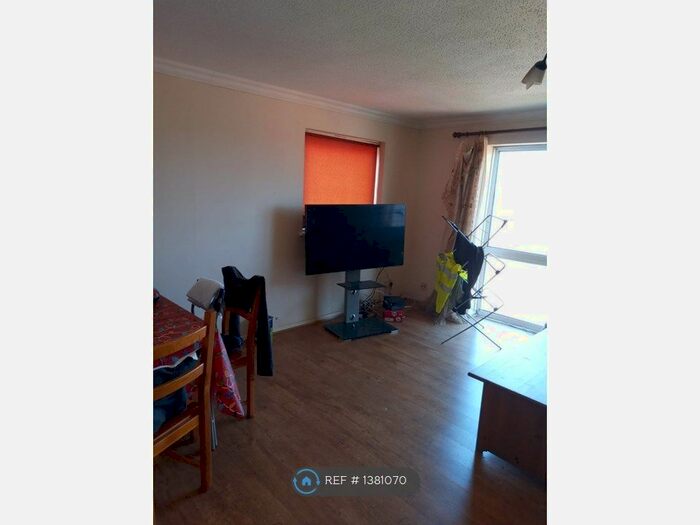 2 Bedroom Flat To Rent In St. James Road, Sutton, SM1