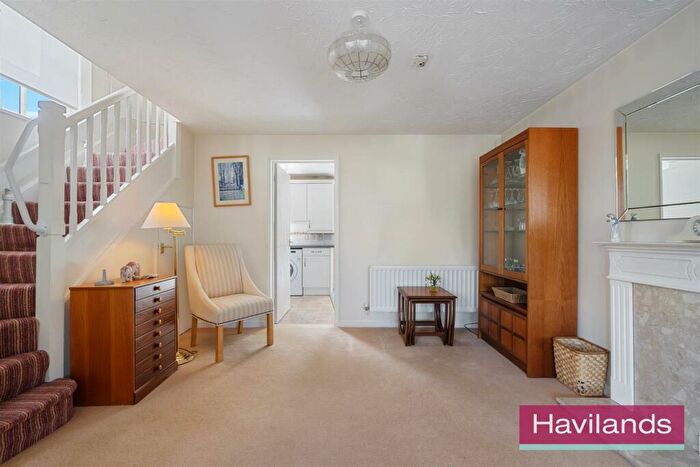 2 Bedroom Semi-Detached House For Sale In Laidlaw Drive, London, N21