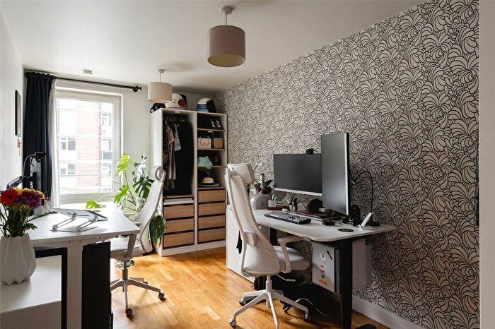 2 Bedroom Flat For Sale In Queensbridge Road, Adelaide Wharf, E2