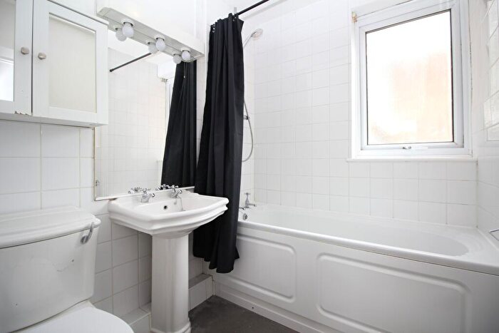 2 Bedroom Apartment To Rent In Radford Court, CM12