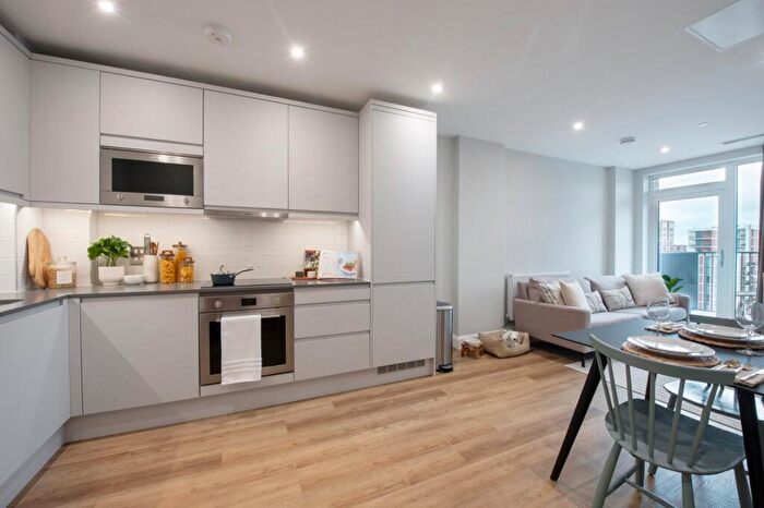 Flat To Rent In Moat Street, New Covent Garden, SW11