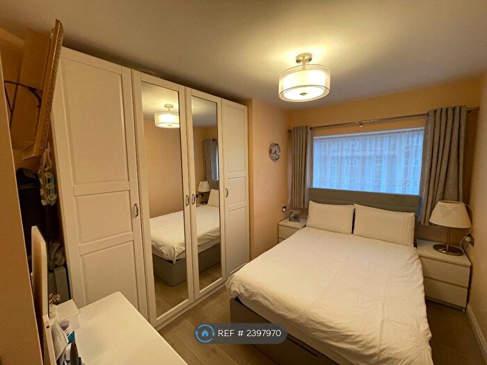 3 Bedroom Flat To Rent In Moffat Court, London, SW19