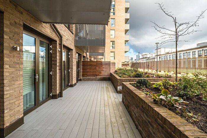 1 Bedroom Flat To Rent In Paragon Square, London, WC1X