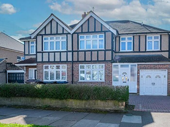 5 Bedroom Detached House To Rent In College Avenue, Harrow, HA3